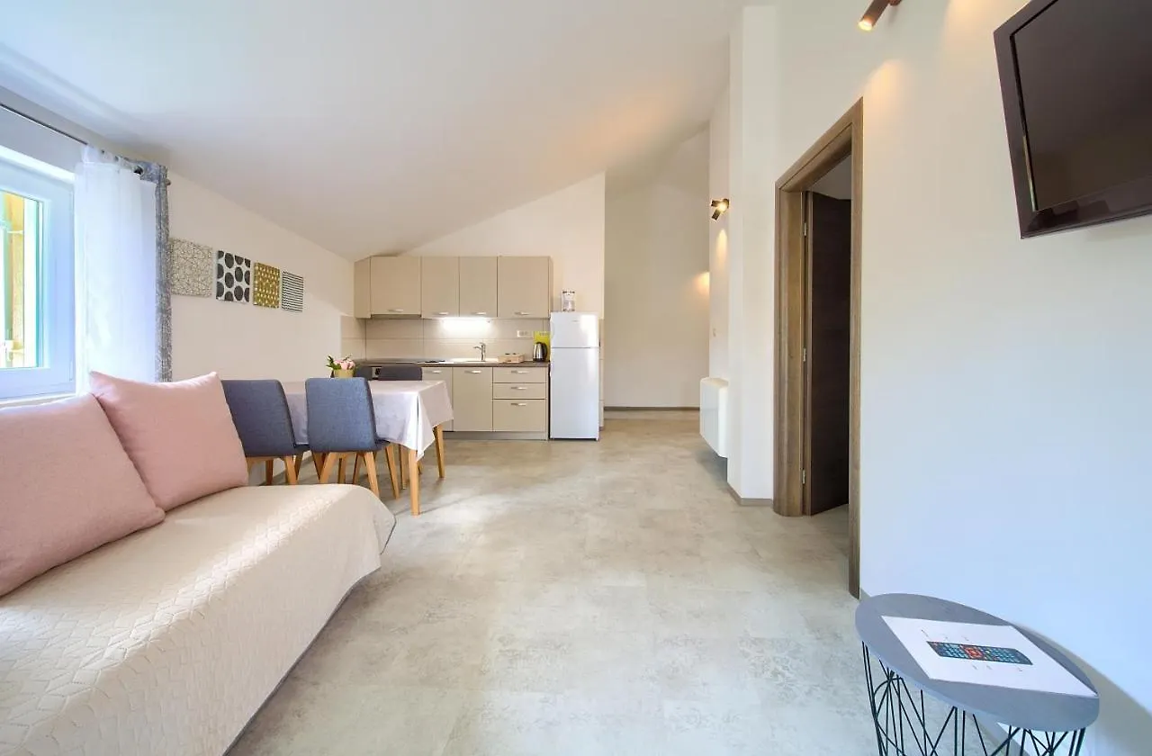 Apartmani Dal Malinska 0*,